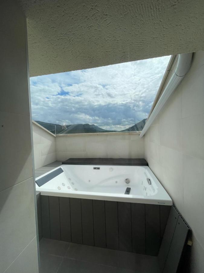 Hostal Restaurante Ibaisek Zudaire Buitenkant foto